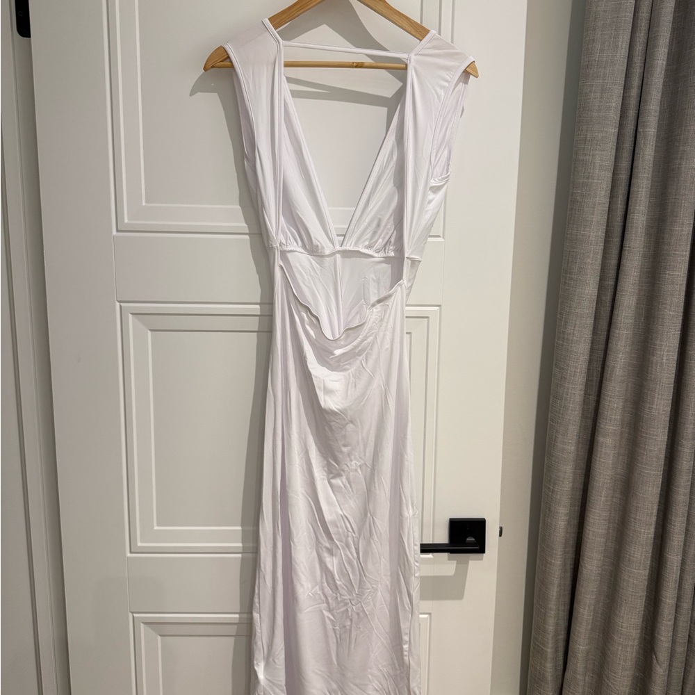 Elegant White Backless Dress